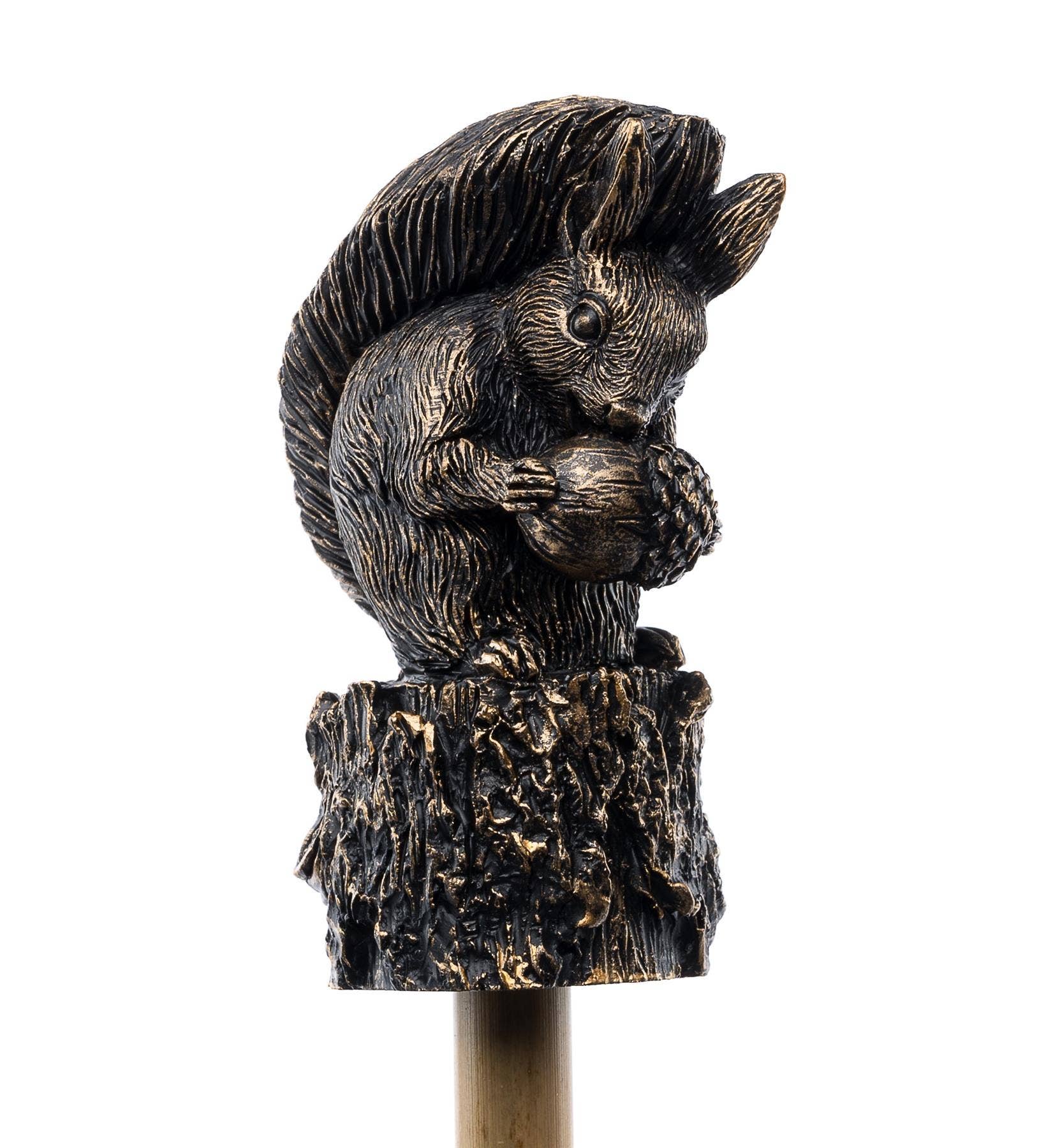 Jardinopia UK - Vente Sculpture - Beatrix Potter Écureuil en forme de canne ou piquet6