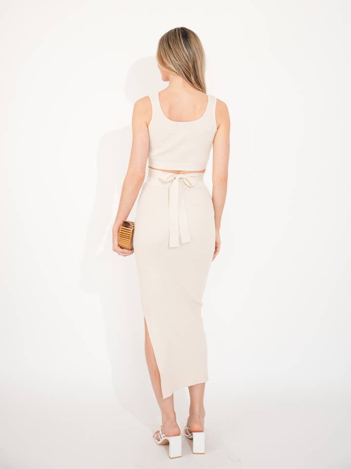 CY FASHION. LONDON – Engroshandel Top- og nederdelsæt - Dame – Strikket vest-top i bodycon-stil med bindedesign og midi-nederdel