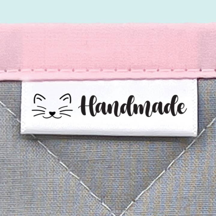 Étiquettes en satin pour la couture, l'artisanat et le matelassage pour fournitures d'artisanat pour la vente par EverEmblem Inc.