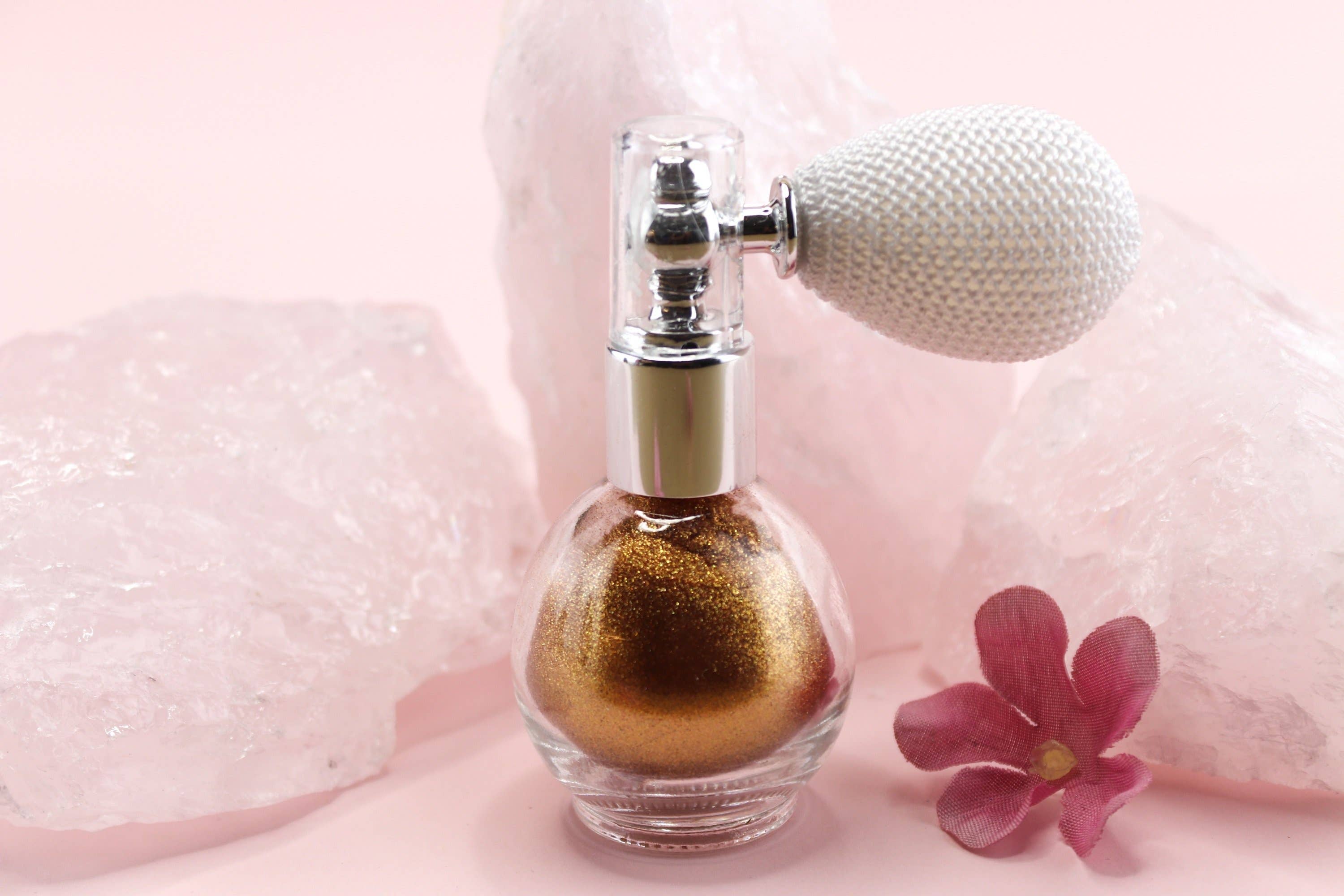 The Beauty Bar Cosmetics - Vente Paillettes pour le corps - Spray scintillant pour le corps et les cheveux d'Ussé - Bronze Gold1