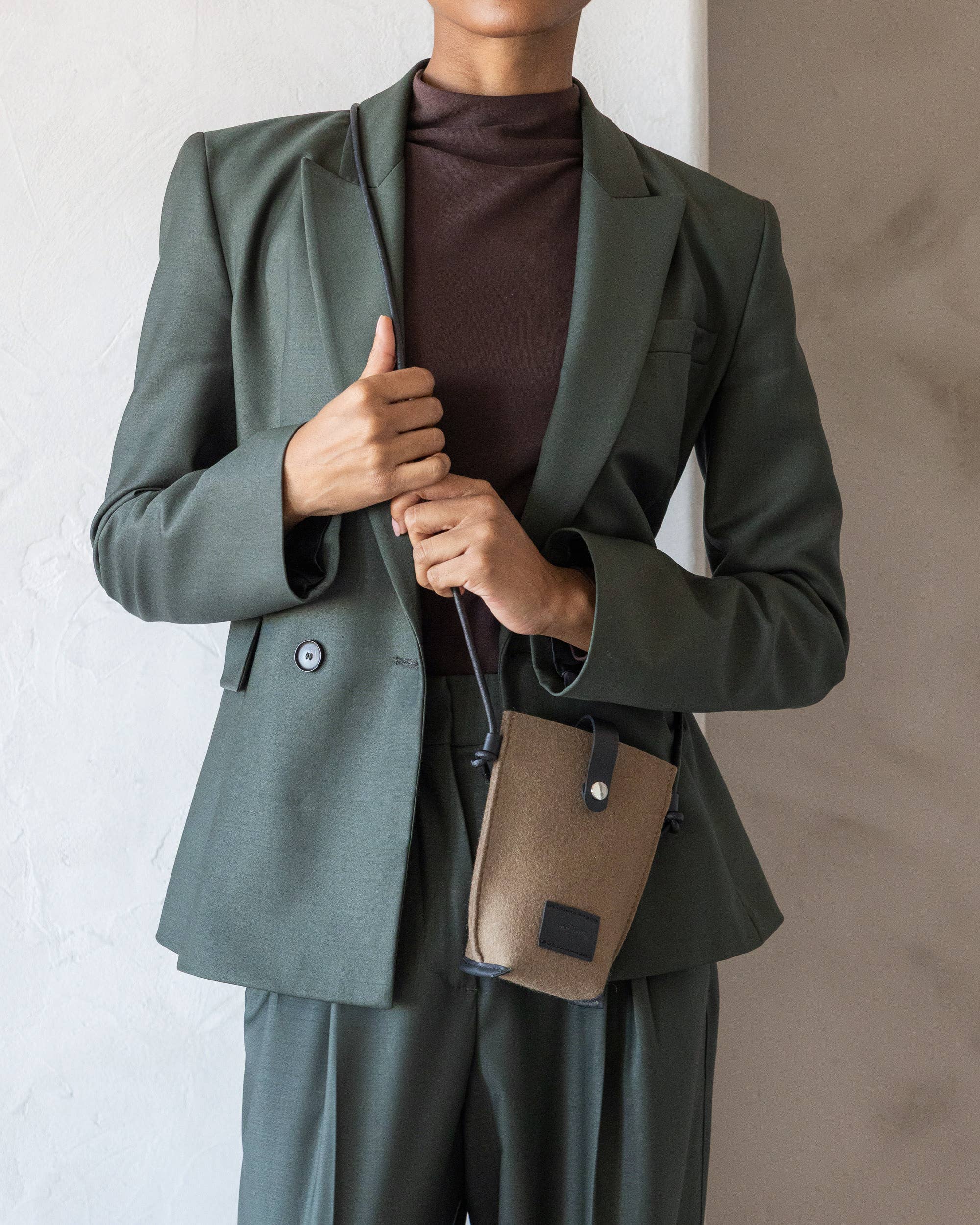 Wholesale Hana Merino Wool Phone Crossbody - Cumin Black for your