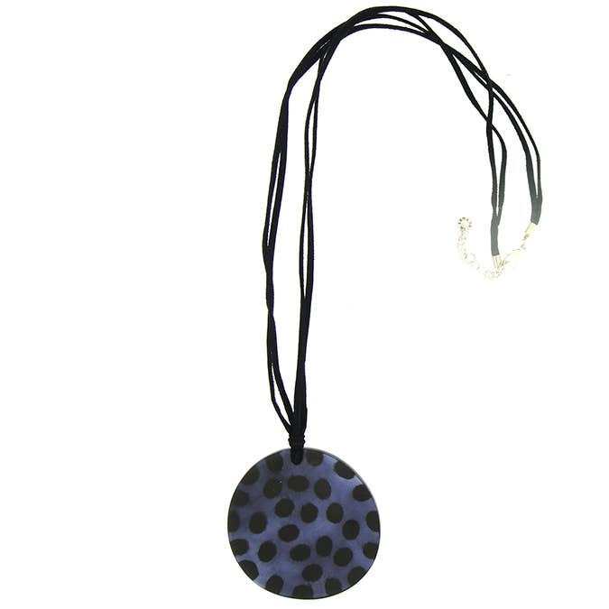 hanger in schelp in hars voor wholesale door Culture Mix