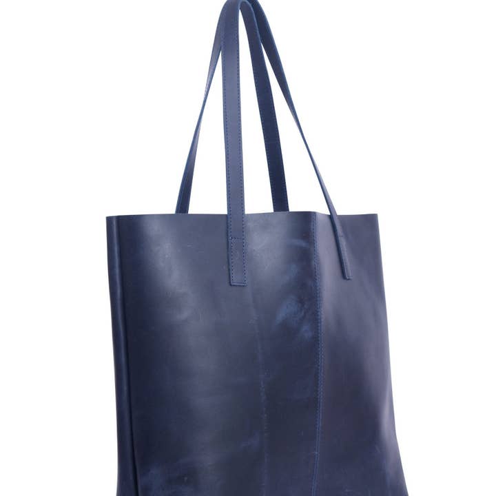 Glamthread - Wholesale Tote bag – Women's - Custom Crafted Classics: Black Leather Tote Bag1