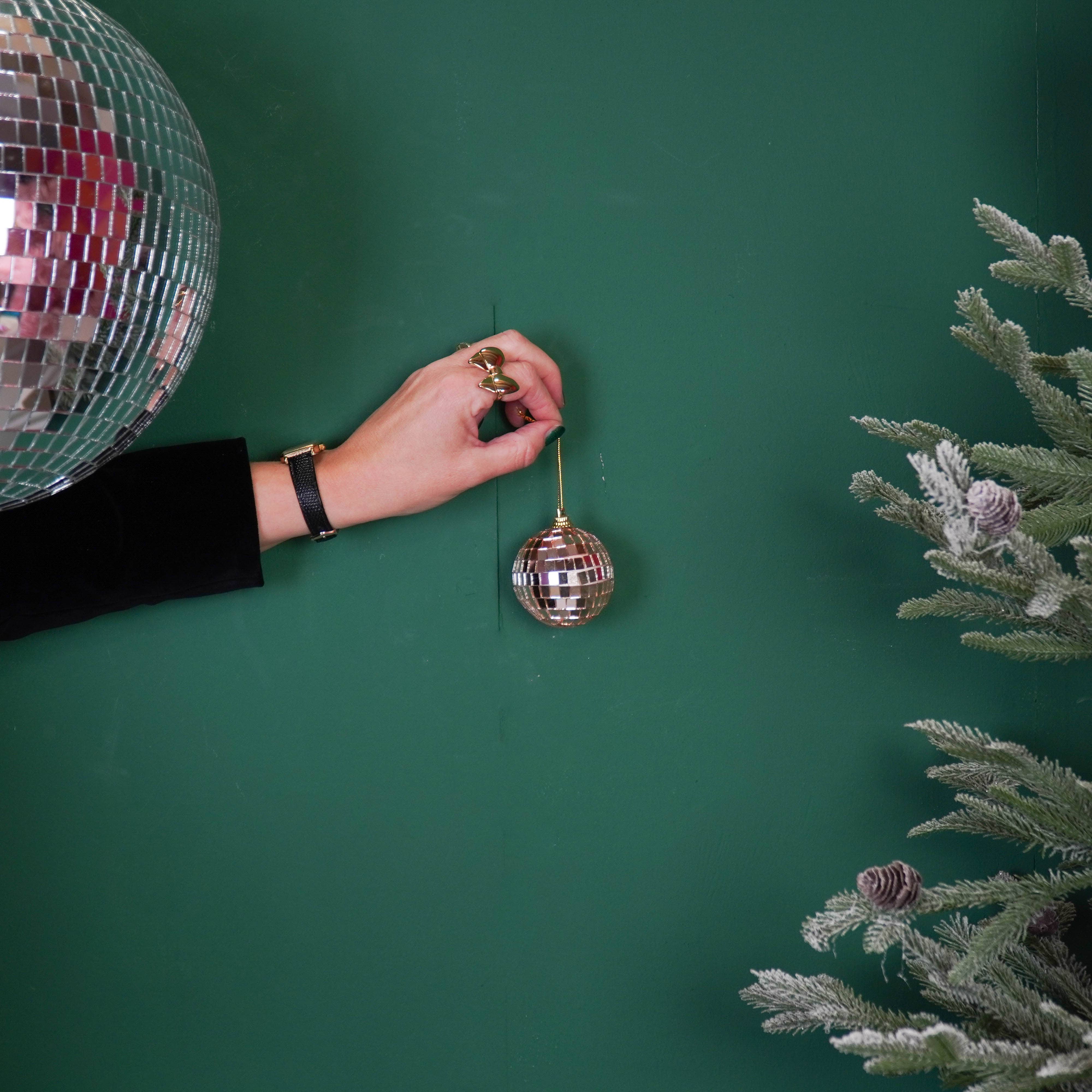 Housevitamin bv - Wholesale Ornament Set - Christmas Decoration -  Christmas Hanger - Discoball - Foam - Set of 6 - Gold - 6x6x6cm1