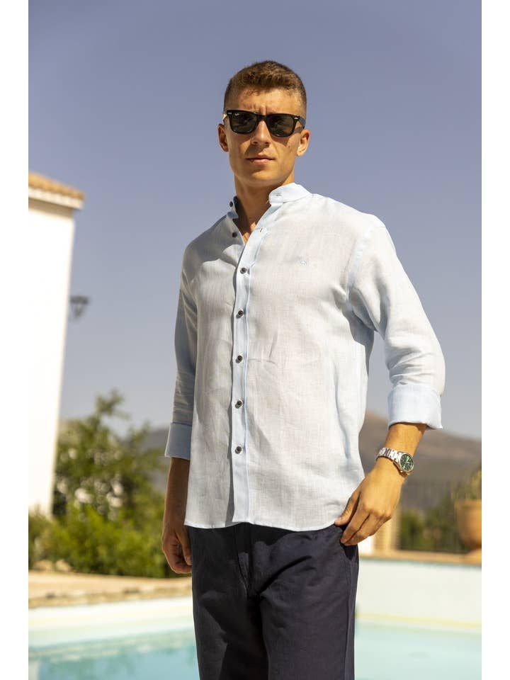 Custi Mikelo: Men's Clothing & Christmas Gifts - Wholesale Overhemd met knopen - Heren - Lichtblauw linnen overhemd Mao | Mallorca1