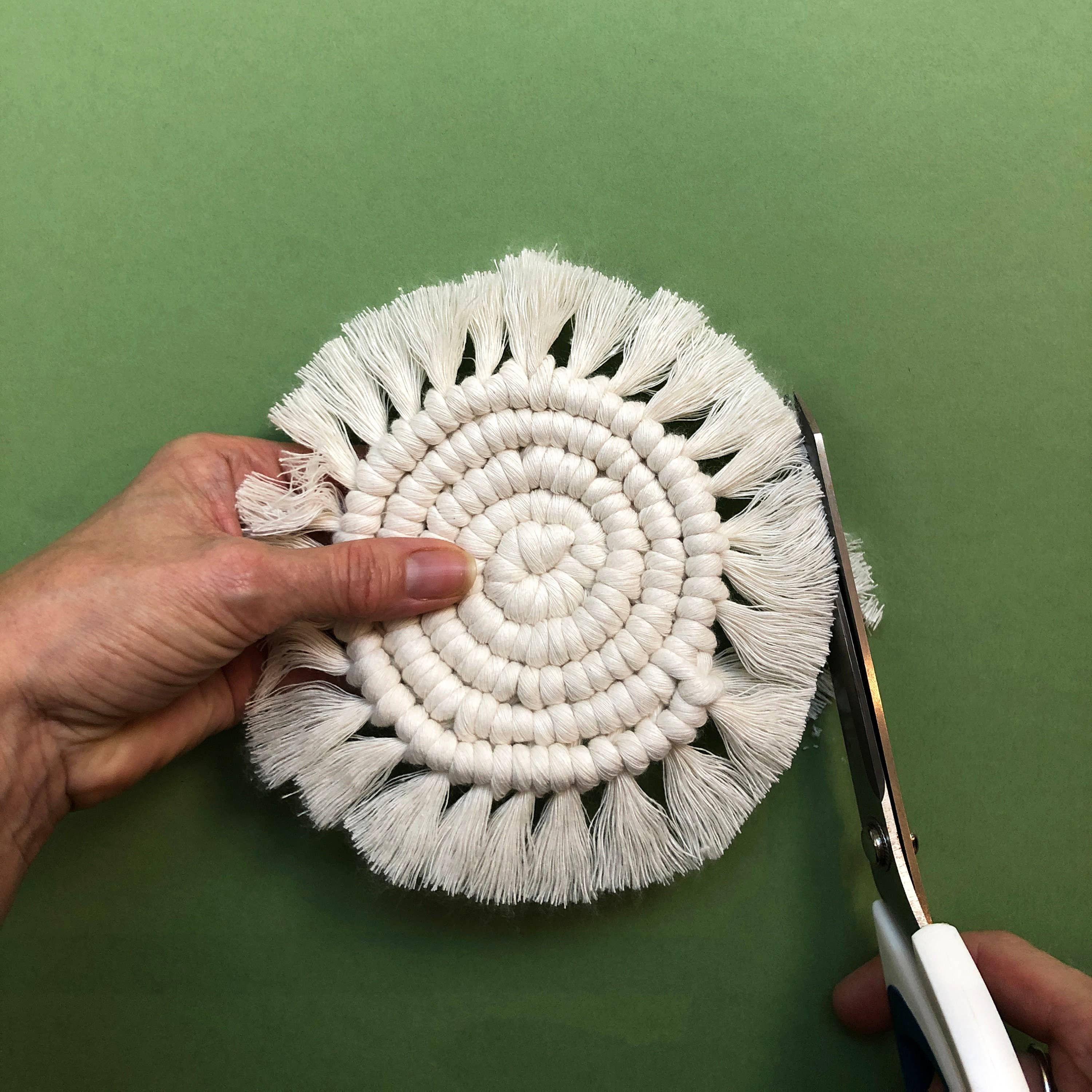 Bergin & Bath - Venta al por mayor Kit de manualidades - Kit de Macramé Posavasos - Rosa Rubor, Verde Laurel y Beige9