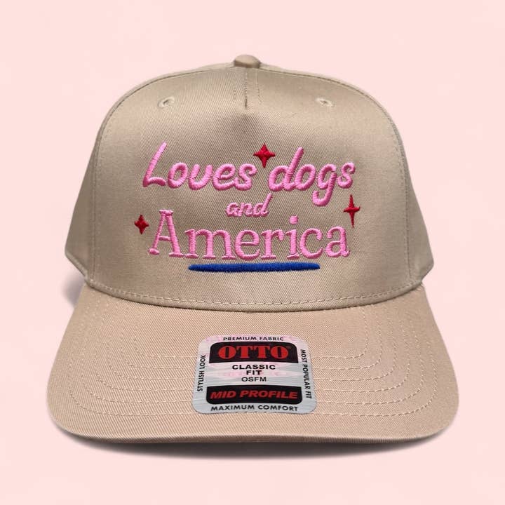 Casquette de camionneur "Dog mom" du 4 juillet pour la vente par 2People Society