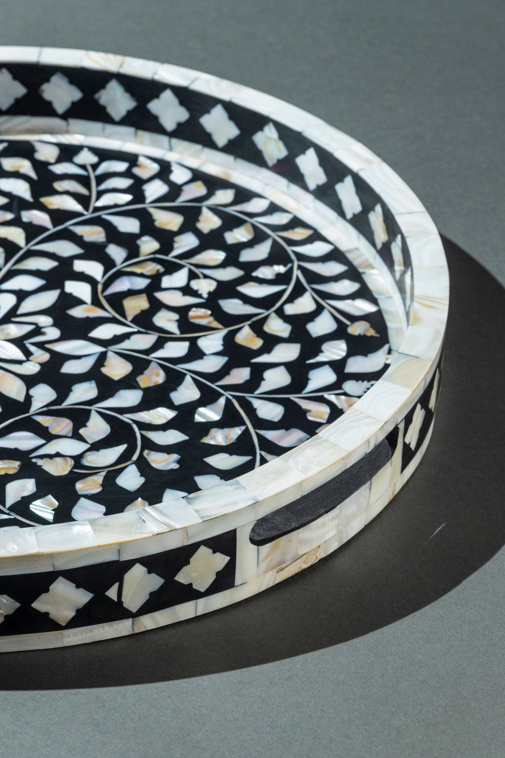 GAURI KOHLI – wholesale Decorative tray – Jodhpur Collector’s Inlay Round Tray8