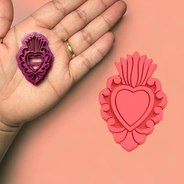 Tagliapasta a forma di cuore messicano in argilla per San Valentino. per la vendita all'ingrosso da parte di Roussell Prints and Demand LLC