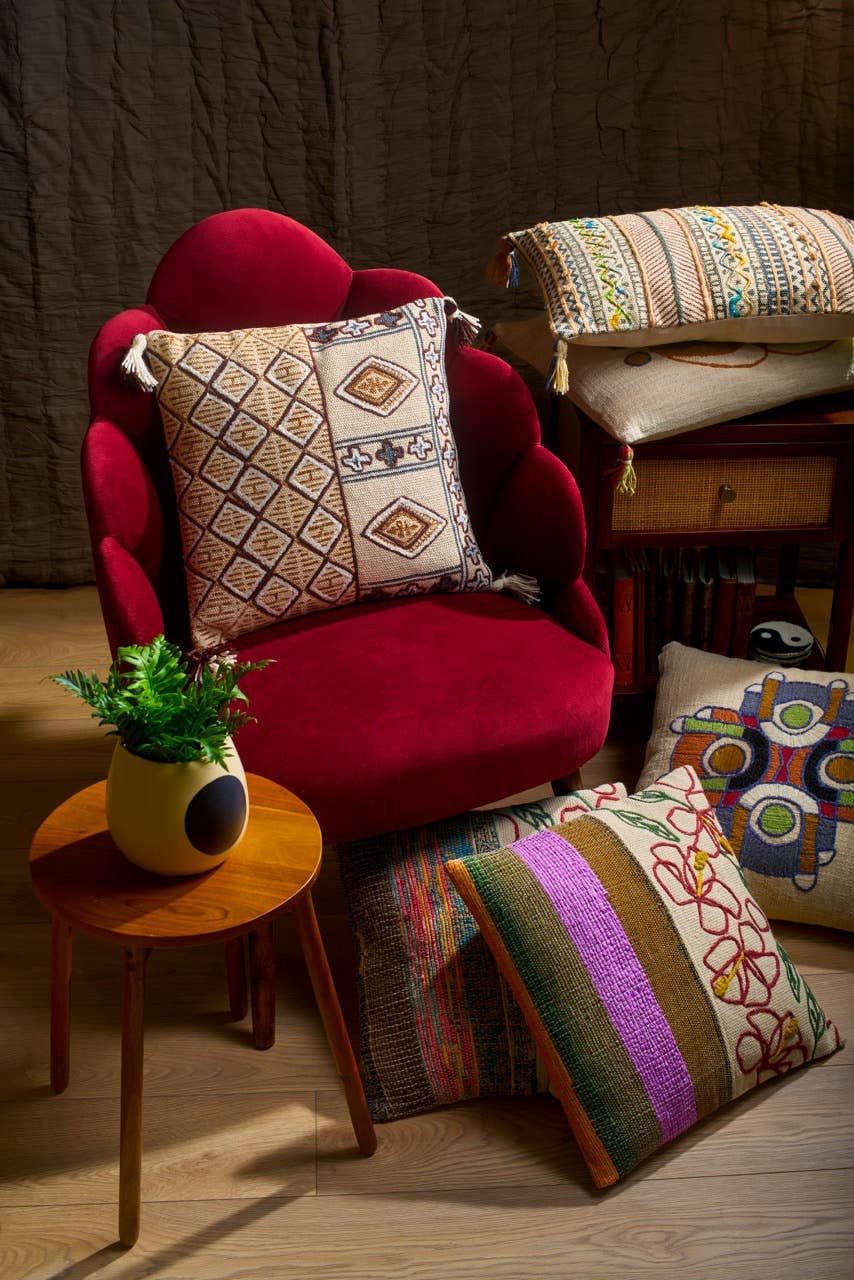 Atolia Designs – Großhandel Zierkissen – Besticktes Kissen mit geometrischem Muster und Füllung2