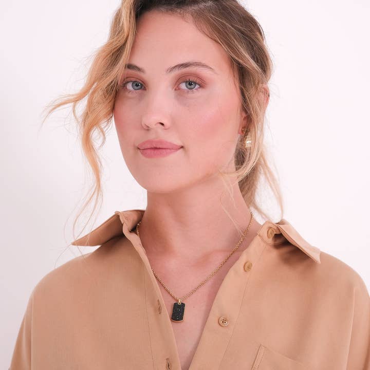 Collana con targhetta per cani in pietra preziosa per la vendita all'ingrosso da parte di Anna Lou of London