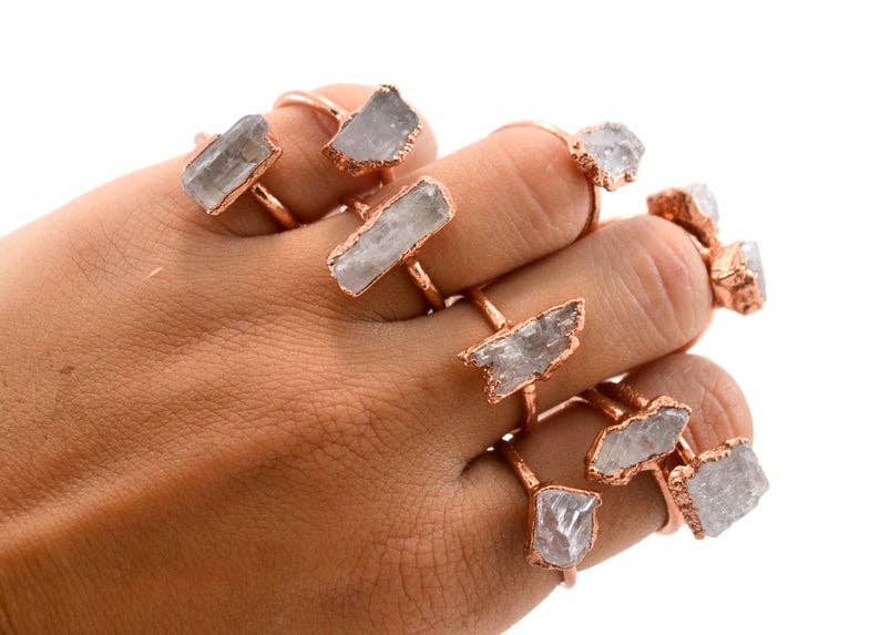 Daddy Daughter Jewelry - Vendita all'ingrosso Anelli cocktail/statement - Anello Danburite Raw | Anello con pietra preziosa ruvida | Gioielleria Danburite9