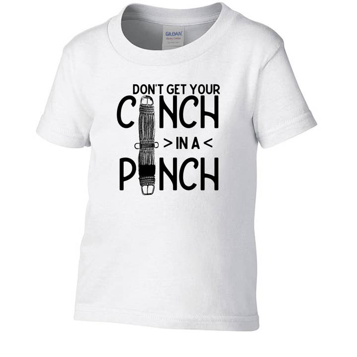 Ne mets pas ton Cinch dans un pétrin tee pour tout-petit pour la vente par Wranglin' Daisies LLC