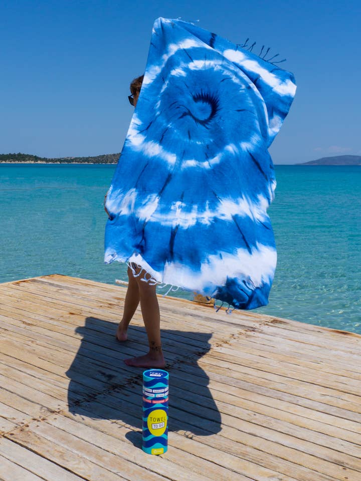 Toalha de banho de praia TIE DYE com caixa de presente — Azul/ Branco por atacado de Towel to Go