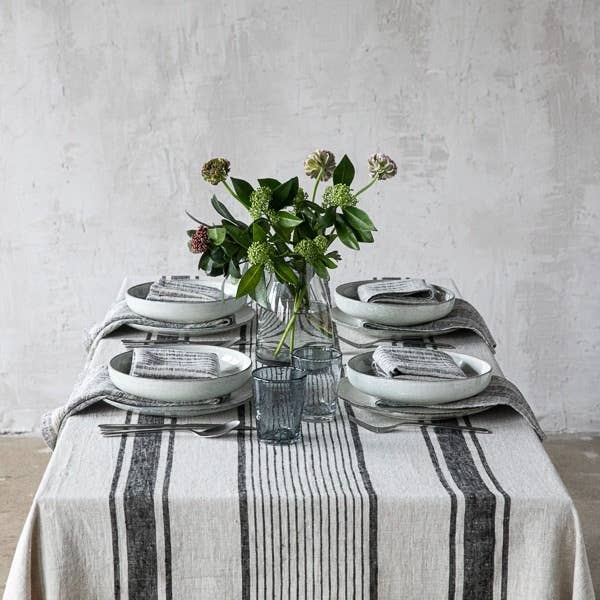 LinenMe - Wholesale Tablecloth - Linen Tablecloth Black Provence1