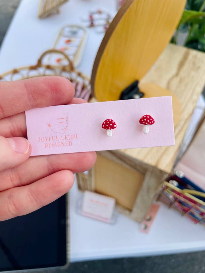Petits clous en forme de champignons pour la vente par Joyful Leigh Designed