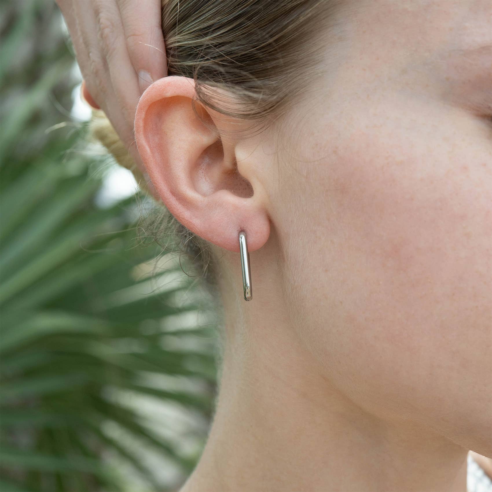 WJW - Vente Petits anneaux - Boucles d'oreilles huggie rectangulaires arrondies en PVD or 18K pour tous les jours3