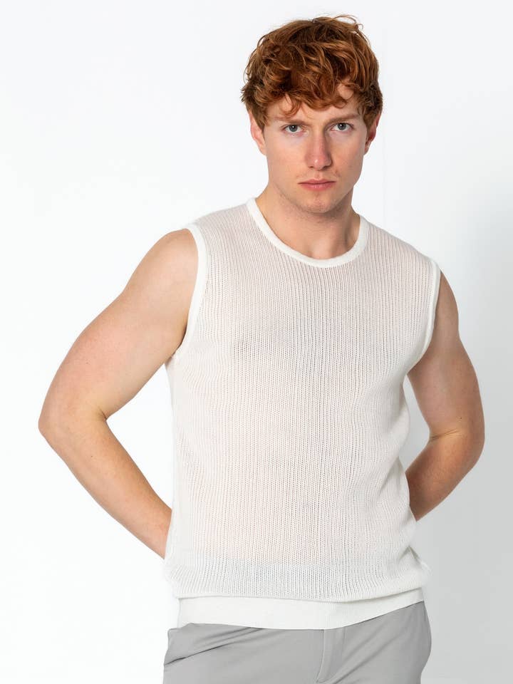 Débardeur en maille à col rond pour hommes - Blanc cassé pour la vente par Ron Tomson