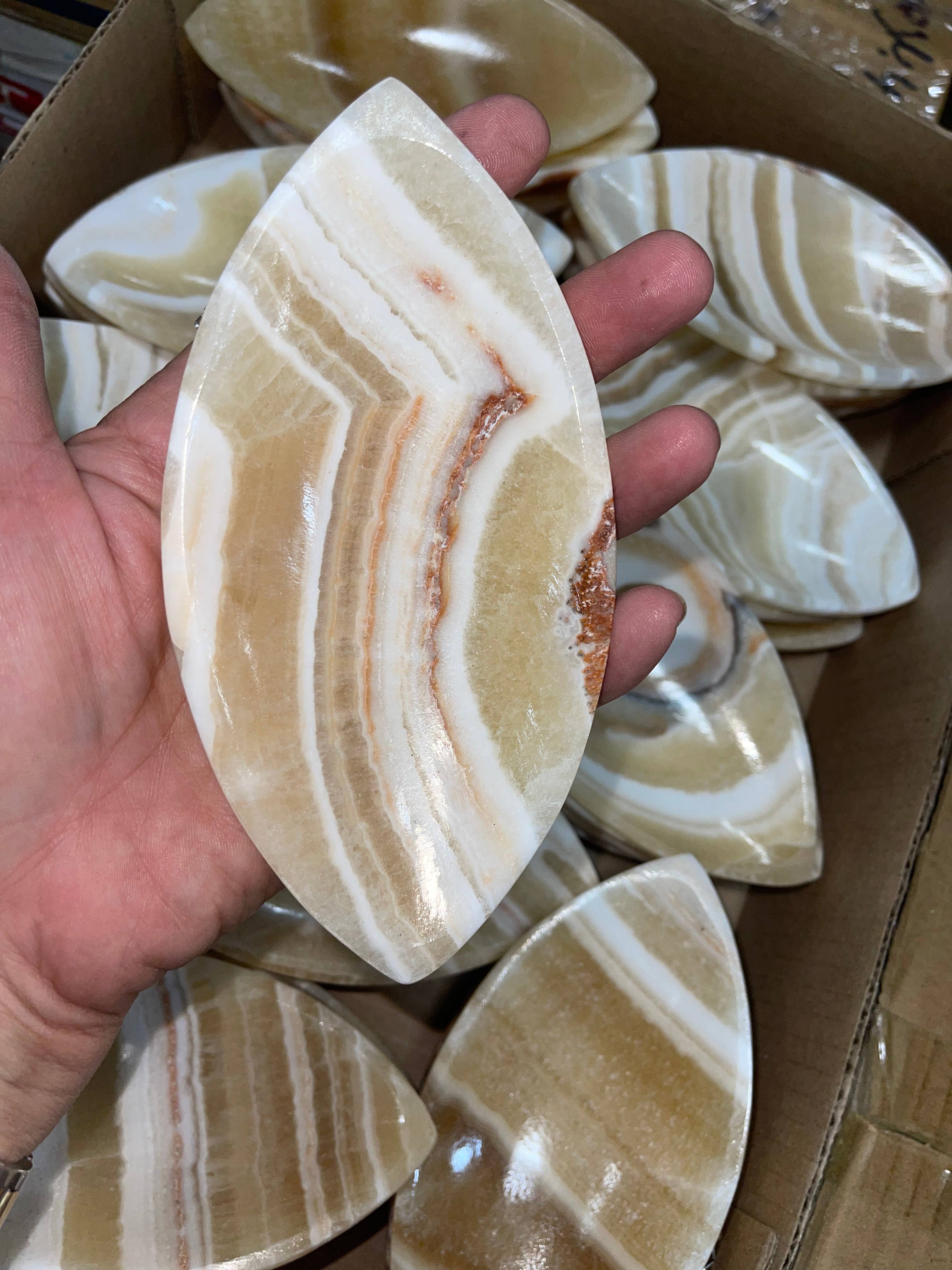 Casablanca Exports - Wholesale Decorative Plate/Dish/Bowl - Oval “eye”  Banded Onyx Bowl1