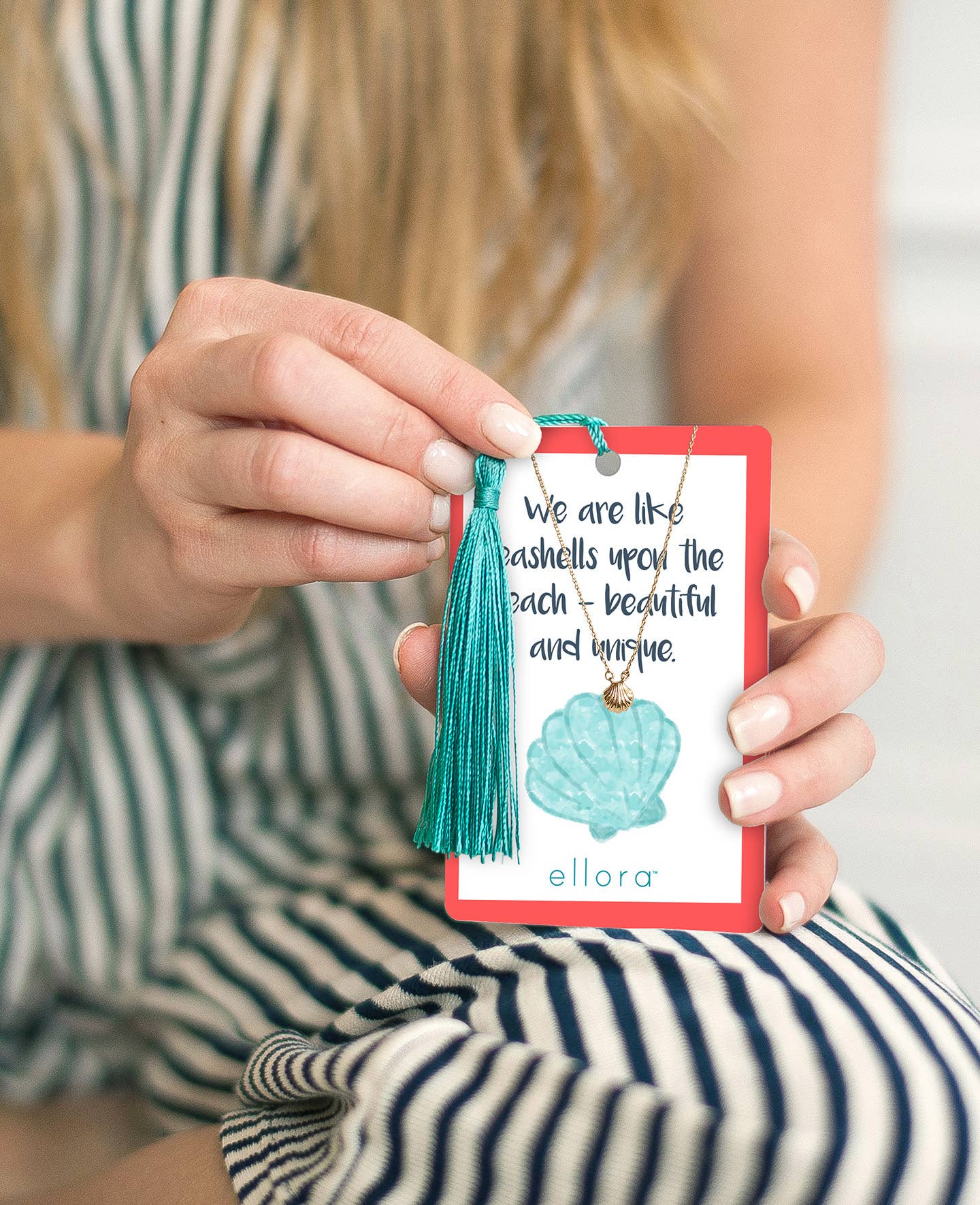 ellora - Wholesale Pendant/Charm Necklace - Seashell Necklace - Gold on Tropical Card2