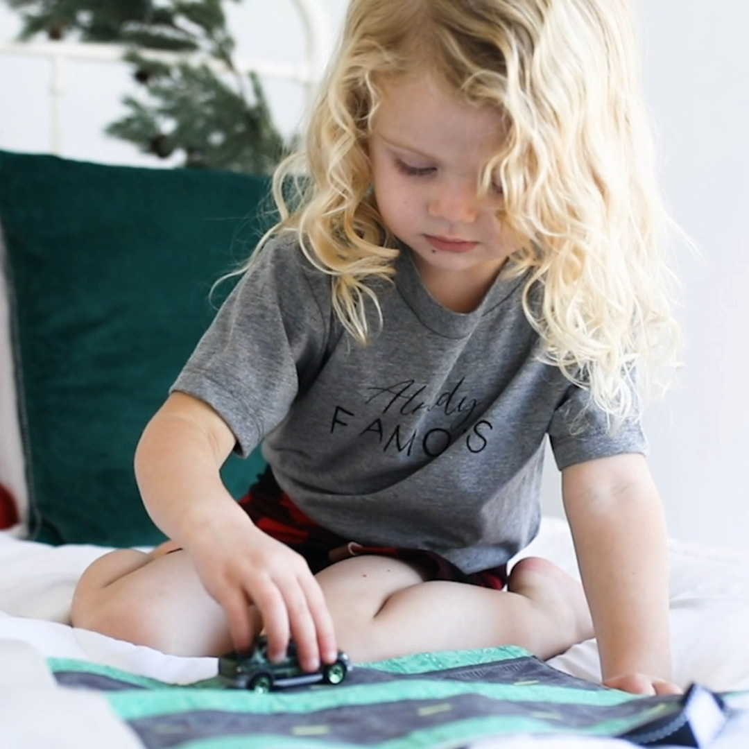 Mouse Loves Pig - Venta al por mayor Conjunto de juguetes - Niños - Alfombra de juego de viaje Tiny Worlds™ - Race Car Track1