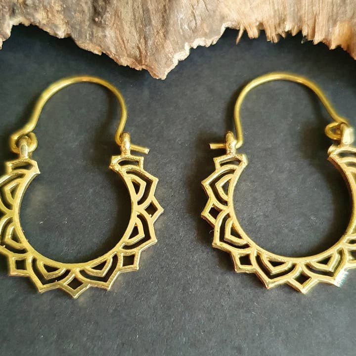 Mini pendientes de aro de latón boho; étnico, geométrico, pequeño, rústico, yoga, hippie, gitano, bonito, sexy, boho, bohemio, festival para venta al por mayor de Kaali Boutique