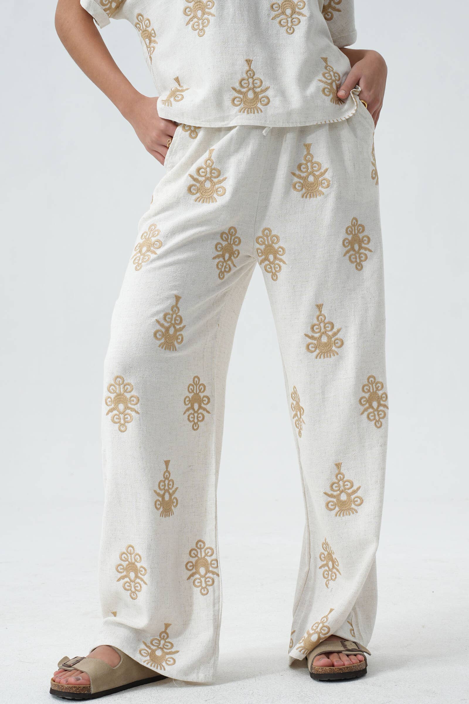 beige Pantaloni in lino ricamati dallo spirito etnico PAN-526 in vendita all'ingrosso su Faire0