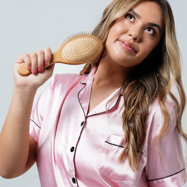 Dreambox Beauty – Engroshandel Hårbørste/kam – NY Gua Sha Detangler: En hovedbundsstimulerende børste3