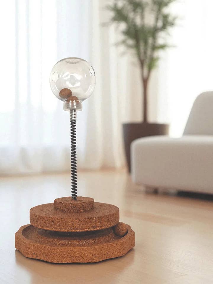 Kattleksak Marea, matkontroll, naturlig kork för wholesale av Althea Living