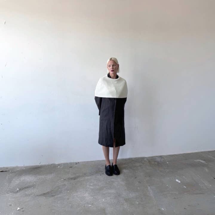 London Atelier Byproduct – wholesale Cape – Women's – Cream Mohair Wool Knitted Cape6