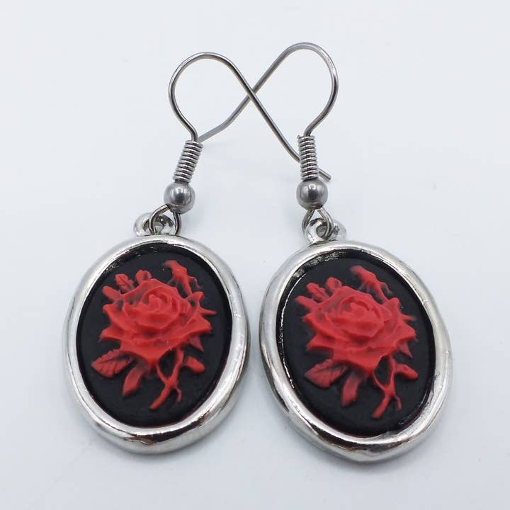 Lille rød rose cameo ørering for engroshandel hos Fizz