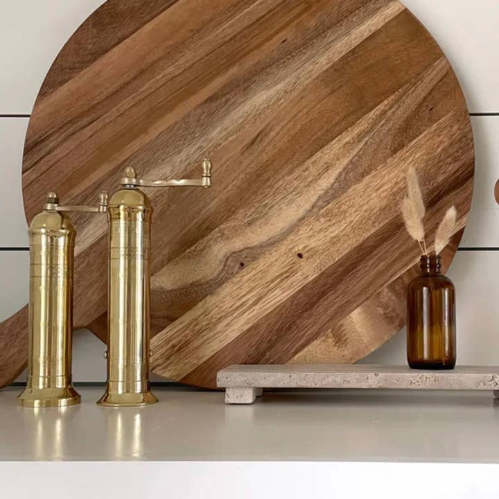 High crafty – wholesale Cutting board – Suar Wood Cheese & Cutting Board with Handle – Modern Rustic1