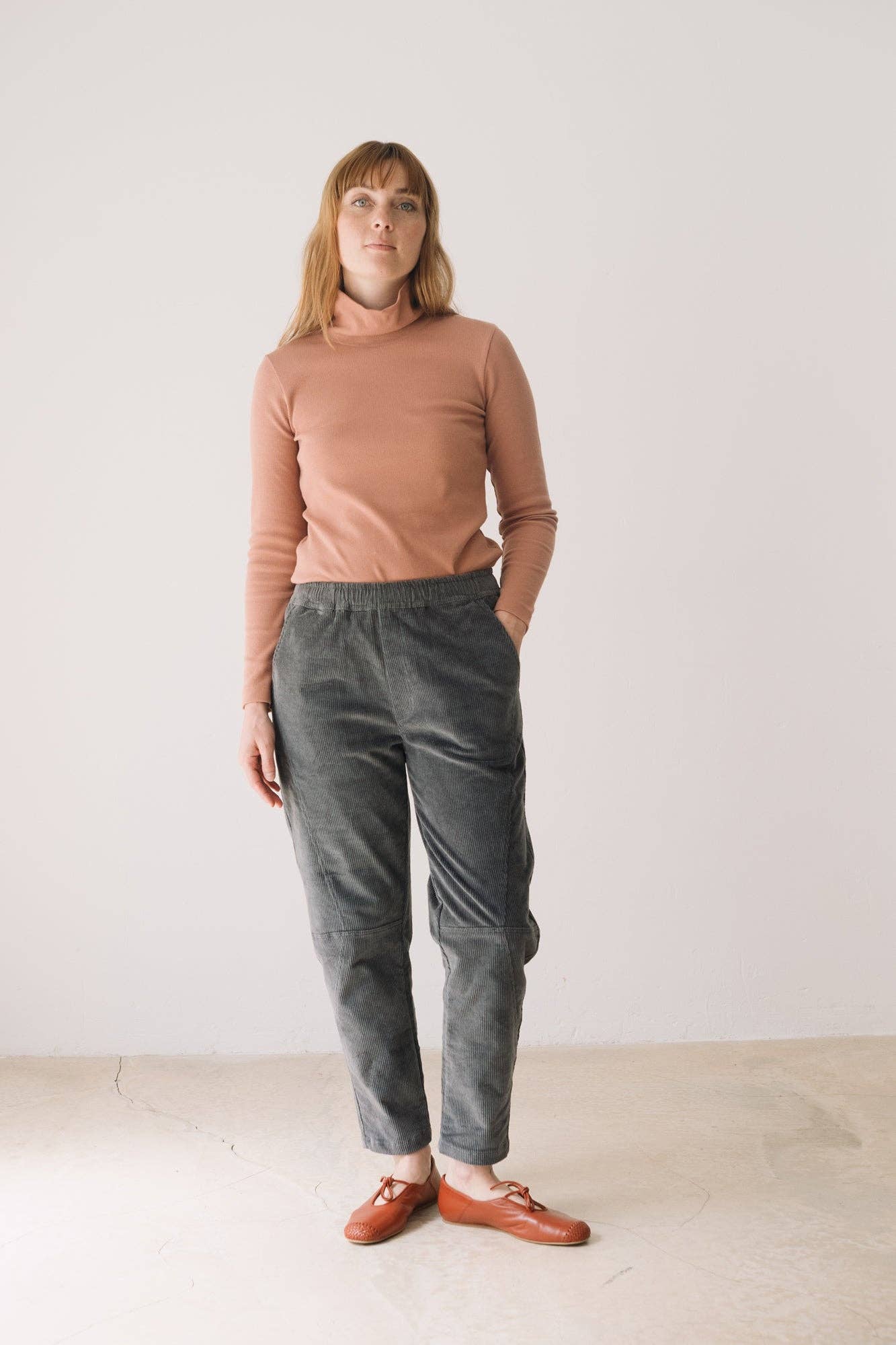 Pink Top orgánico de cuello alto acanalado en rosa for wholesale on Faire5