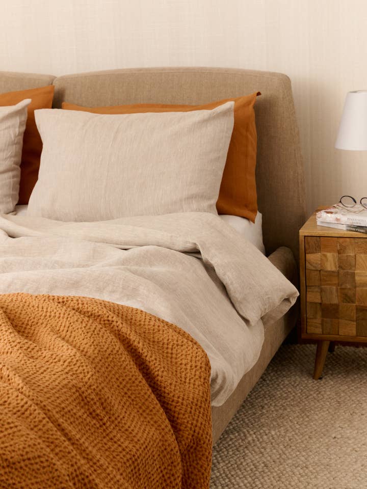 Jeté en lin mélangé couleur cannelle pour la vente par Sauths