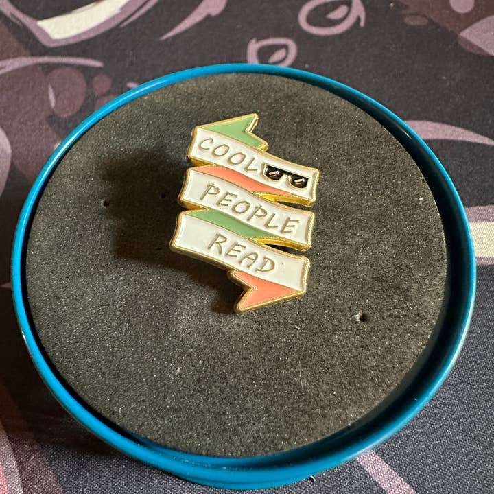Alfinete de esmalte Cool People Read por atacado de Scribble & Scroll