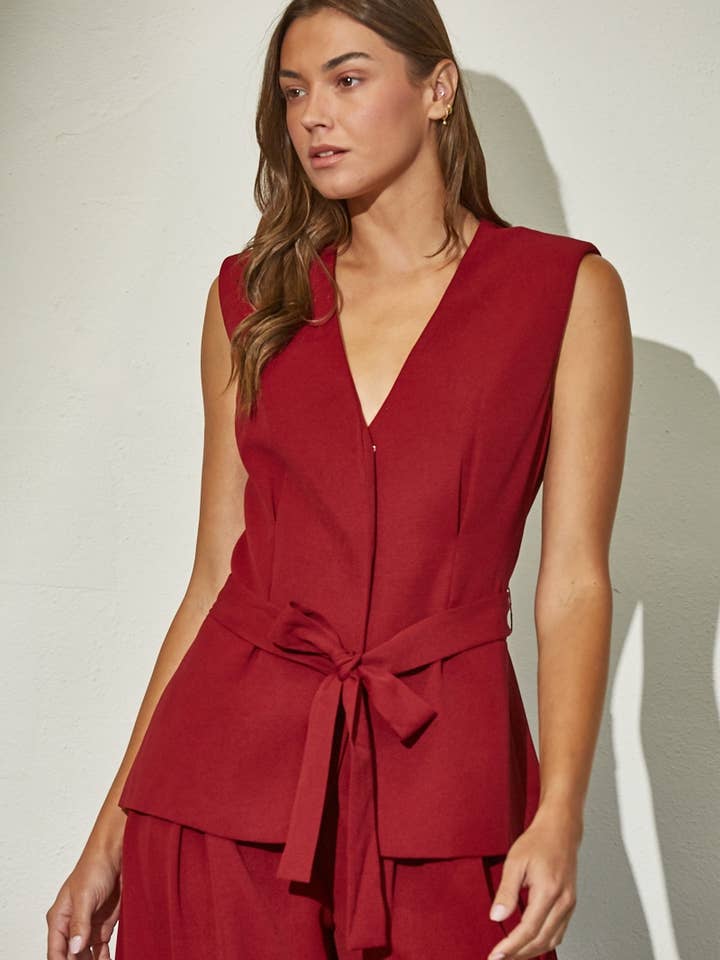Gilet lungo senza maniche con cintura in vita e pieghe. per la vendita all'ingrosso da parte di Edit by Nine