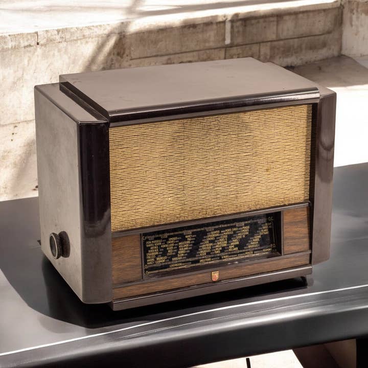 Philips Vintage 50's Bluetooth Radio for wholesale by A.bsolument