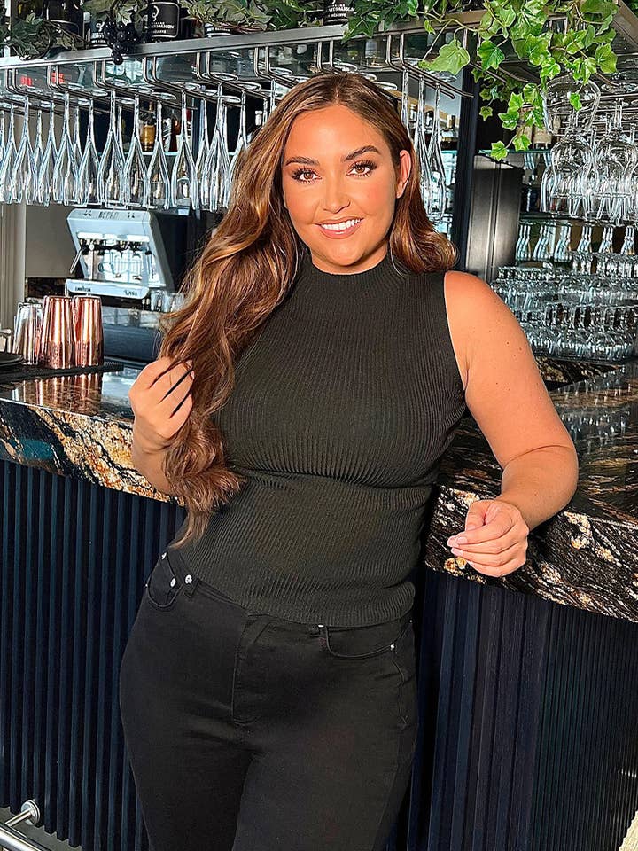 Dry Rib Hög hals Ärmlös stickad topp för wholesale av In The Style