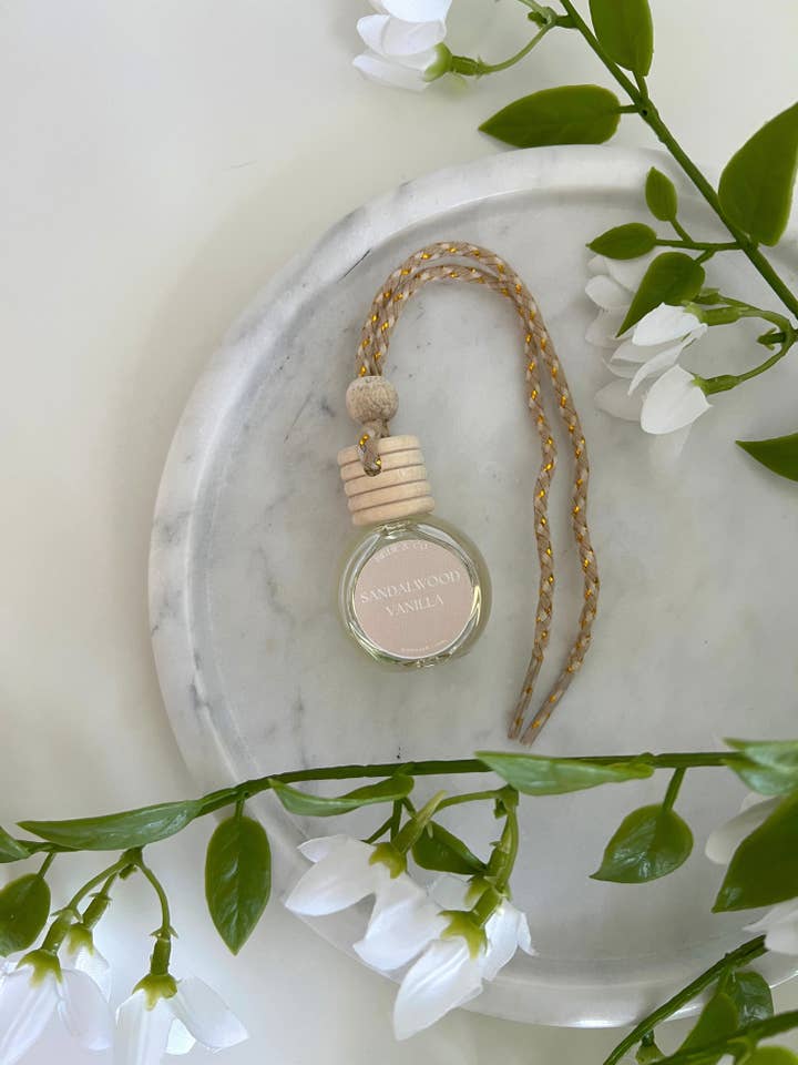 Diffusore per auto in legno di sandalo per la vendita all'ingrosso da parte di Birdie & Co.