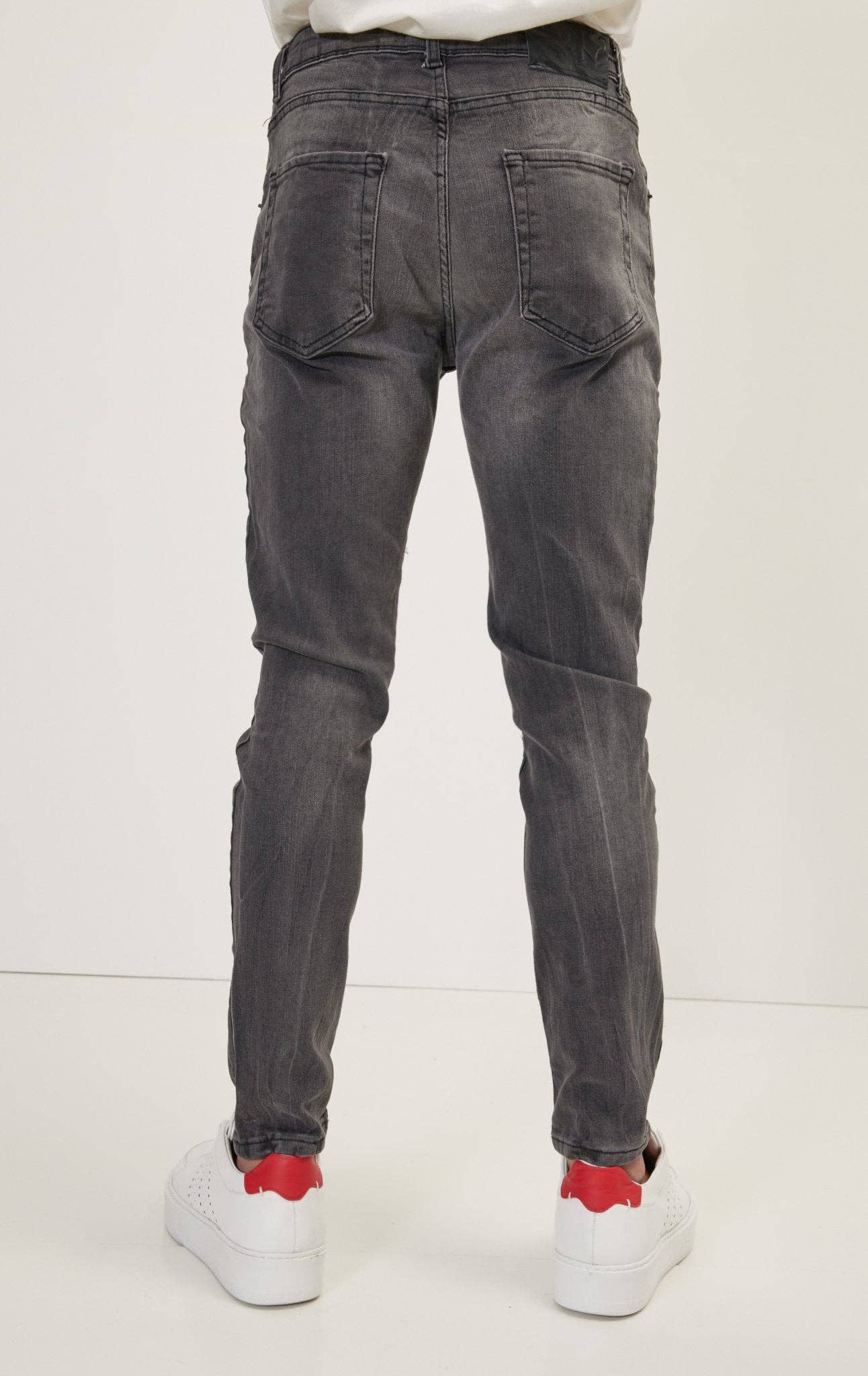 GRIS Denim moustaché à coupe étroite pour hommes - Gris foncé en vente sur Faire4