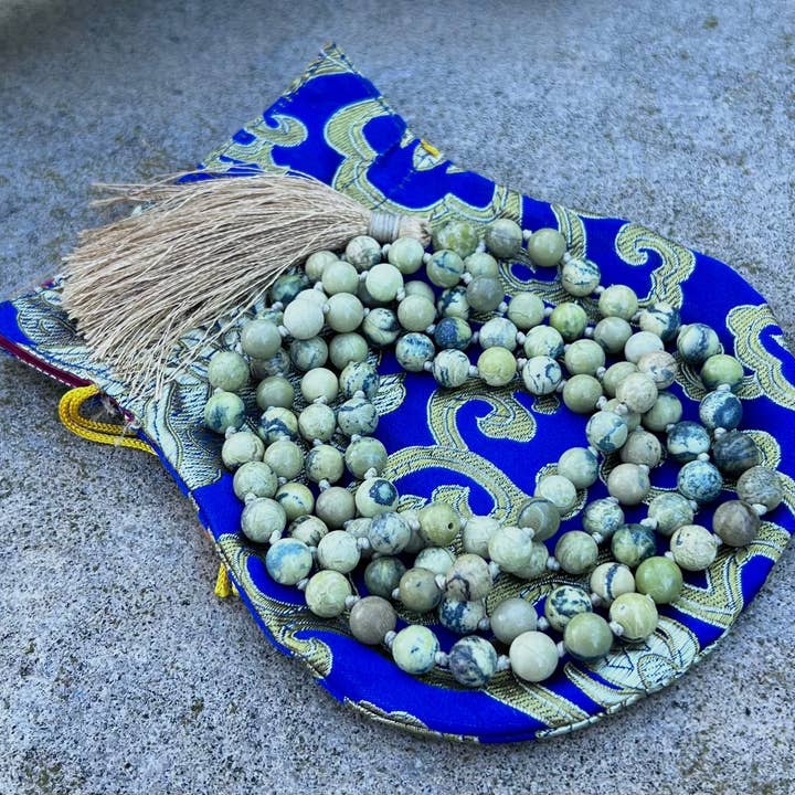 Lungta Imports – wholesale Bönehalsband – Naturlig serpentin handknuten mala, radband 108 pärlor, japa mala, meditationsmala, malahalsband, gratis silkespåse
