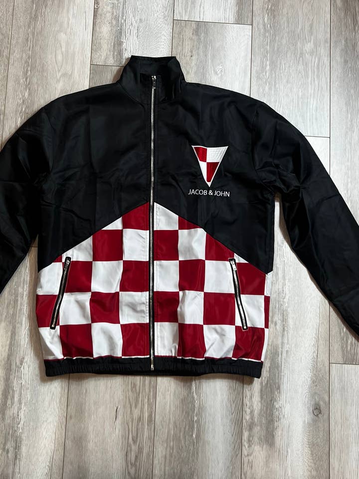 Casaco em Nylon Xadrez Vermelho por atacado de Jacob & John