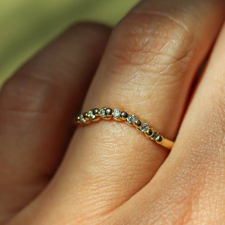 Lacee Alexandra Jewelry - Vendita all'ingrosso Anelli multipietra - Anello contorno diamanti senza tempo in oro massiccio3