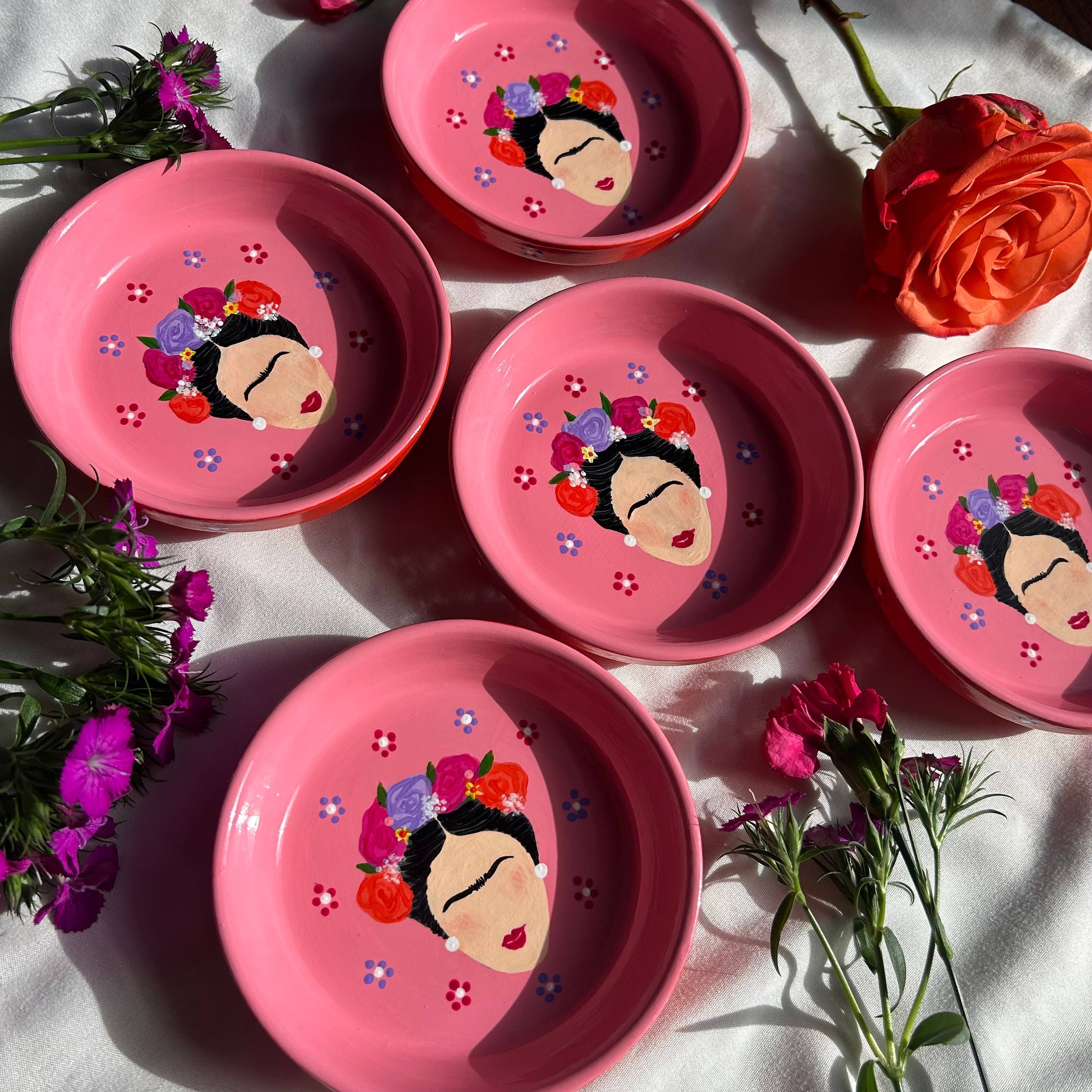 Cositas HTX - Venta al por mayor Joyero de plato - Plato para joyería pintado a mano con diseño de Frida Kahlo1