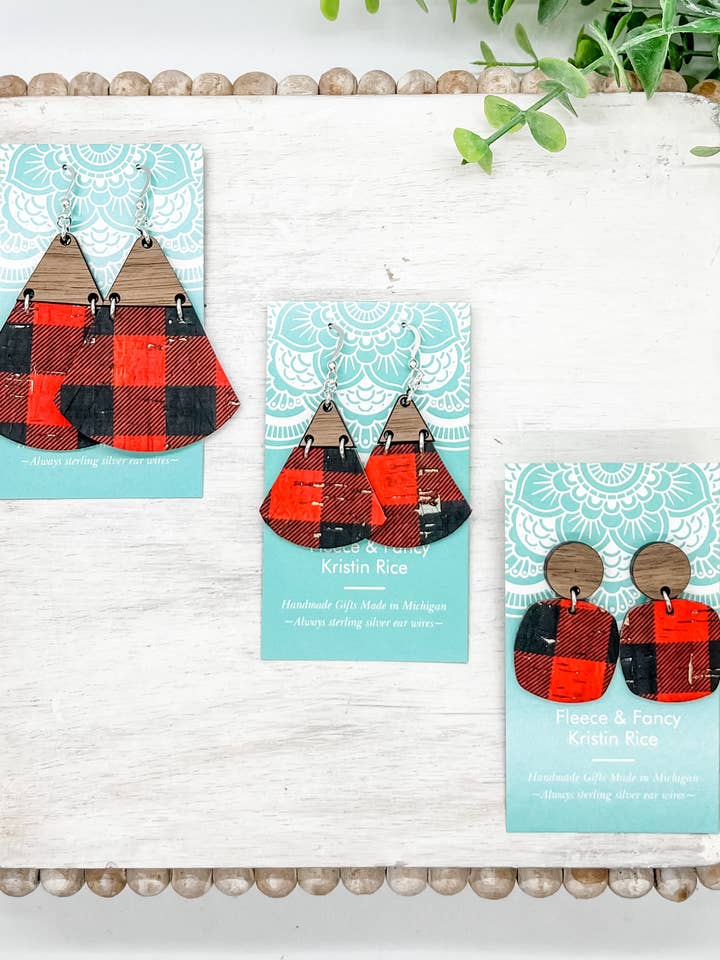 Pendientes de corcho hechos a mano de búfalo rojo para venta al por mayor de Fleece & Fancy