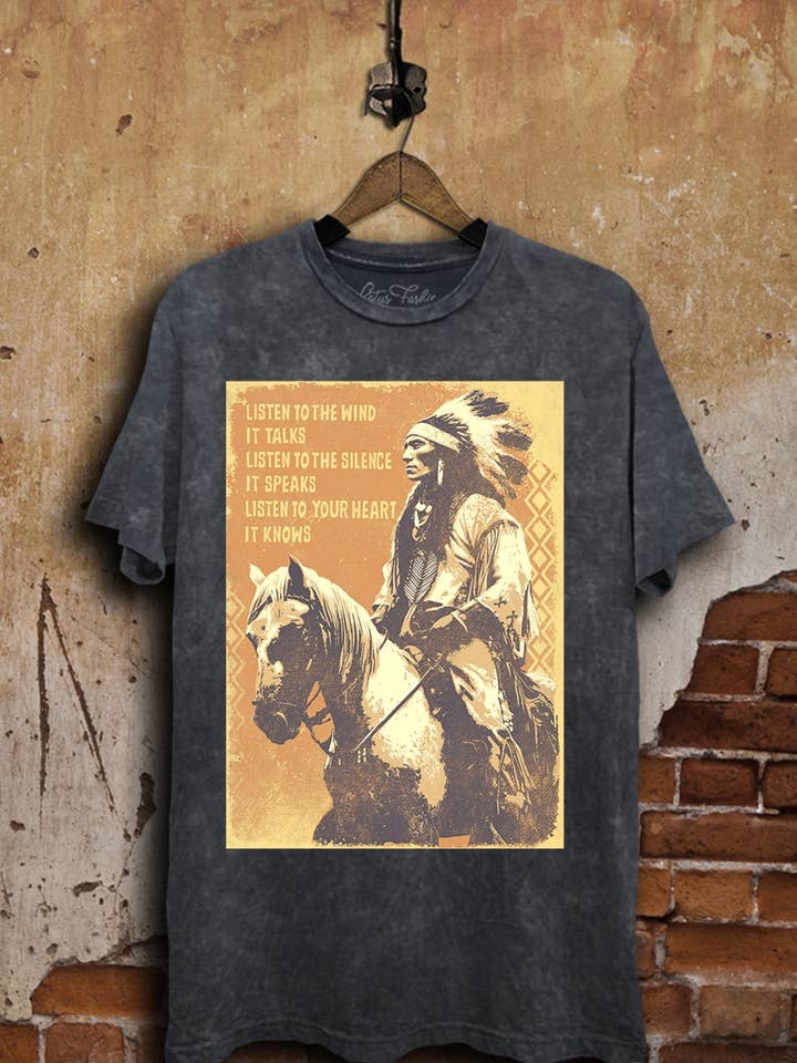 Haut graphique Native Spirit pour la vente par Lotus Fashion Collection