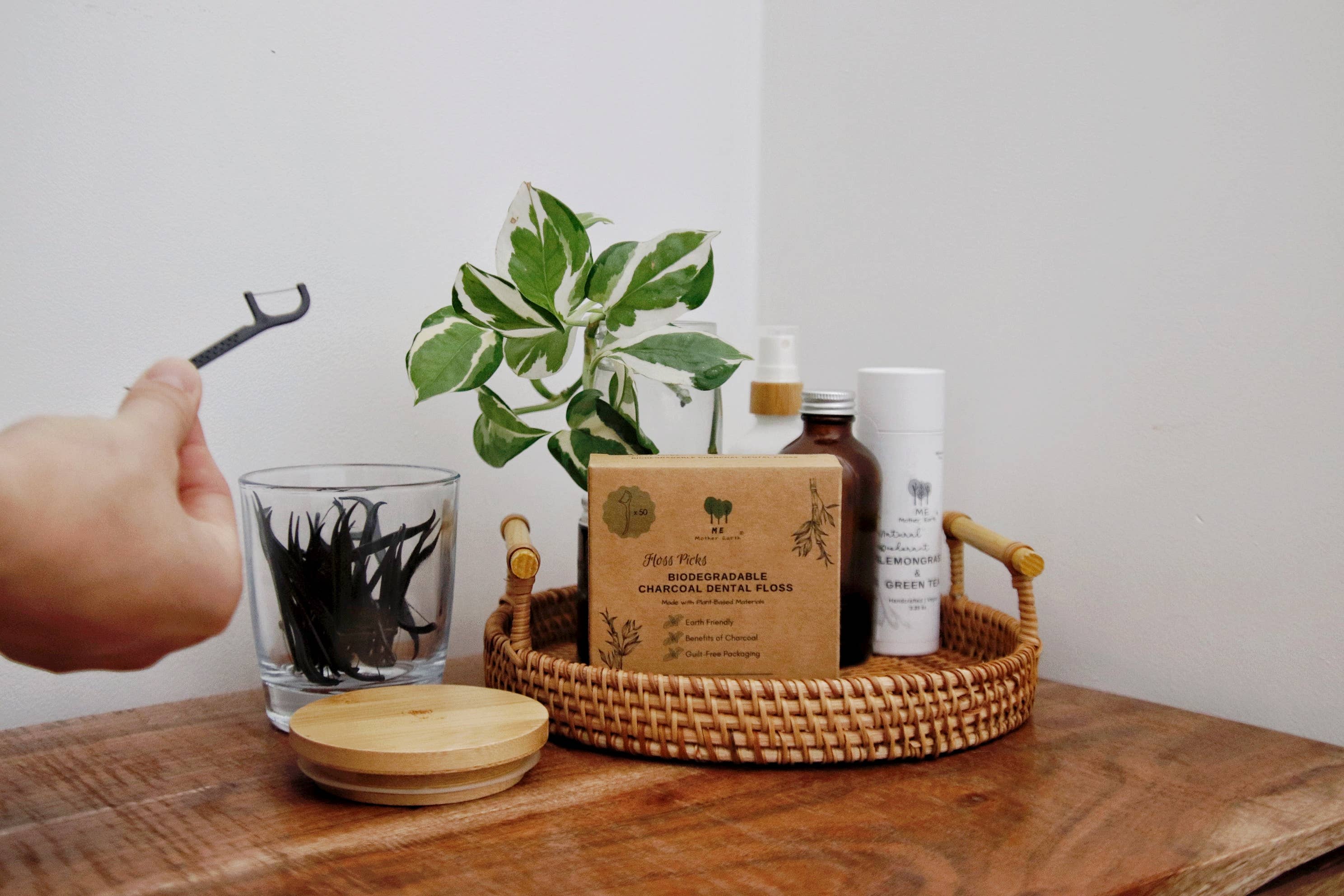 Me Mother Earth - Wholesale Floss - Biodegradable Charcoal Dental Floss Picks3