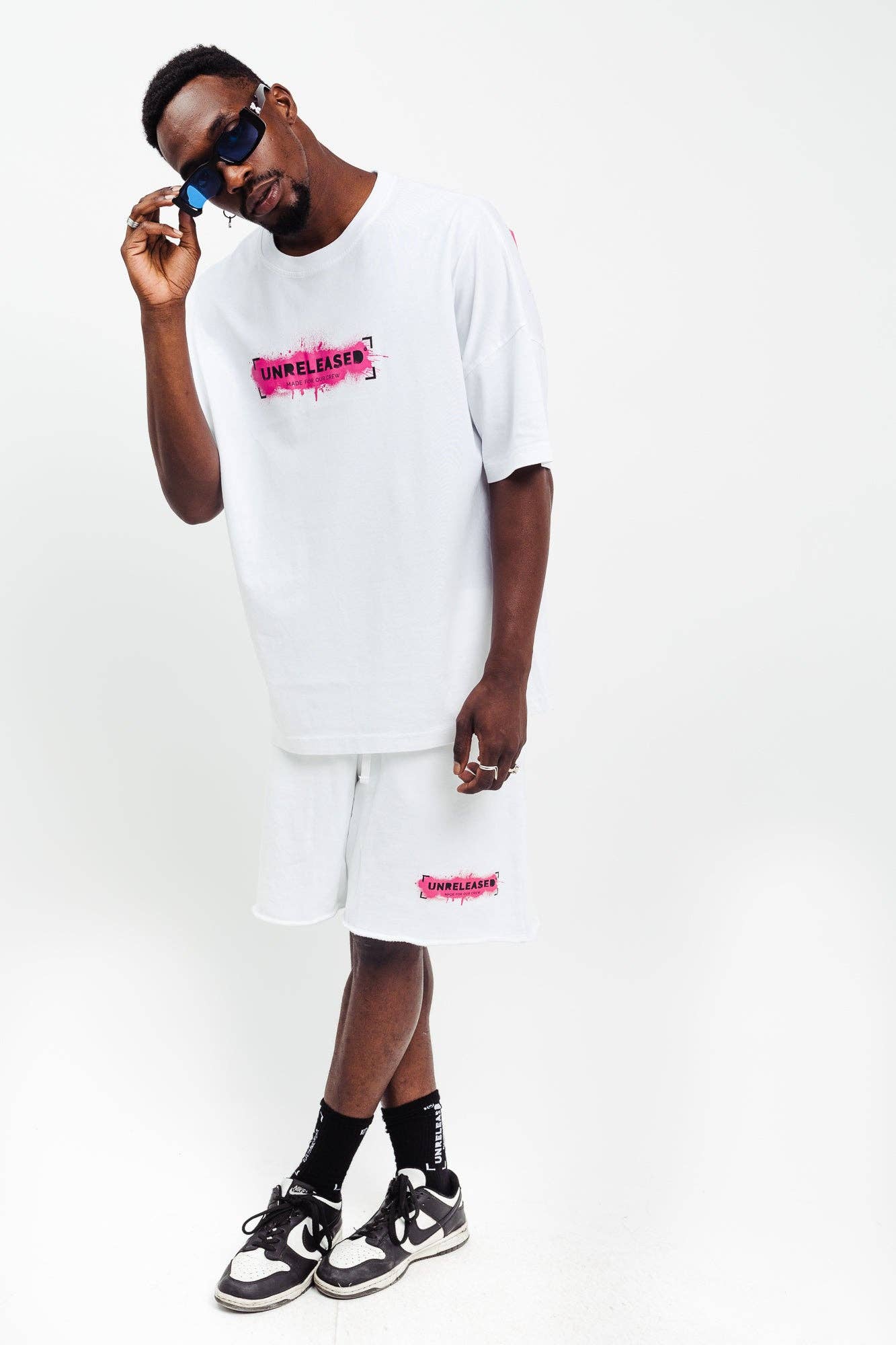 UNRELEASED – Engroshandel Shorts – Mænd – Unisex shorts UNRELEASED S23 "002" i hvid3