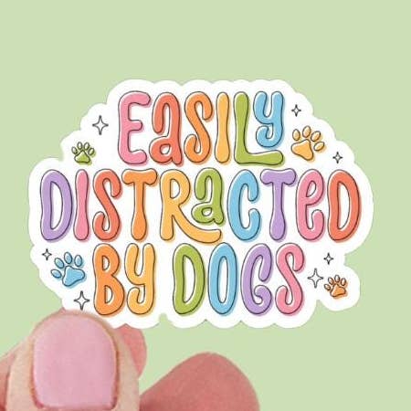 Adesivo in Vinile con Citazione "Facilmente Distratto dai Cani" per la vendita all'ingrosso da parte di Limes & Lilly