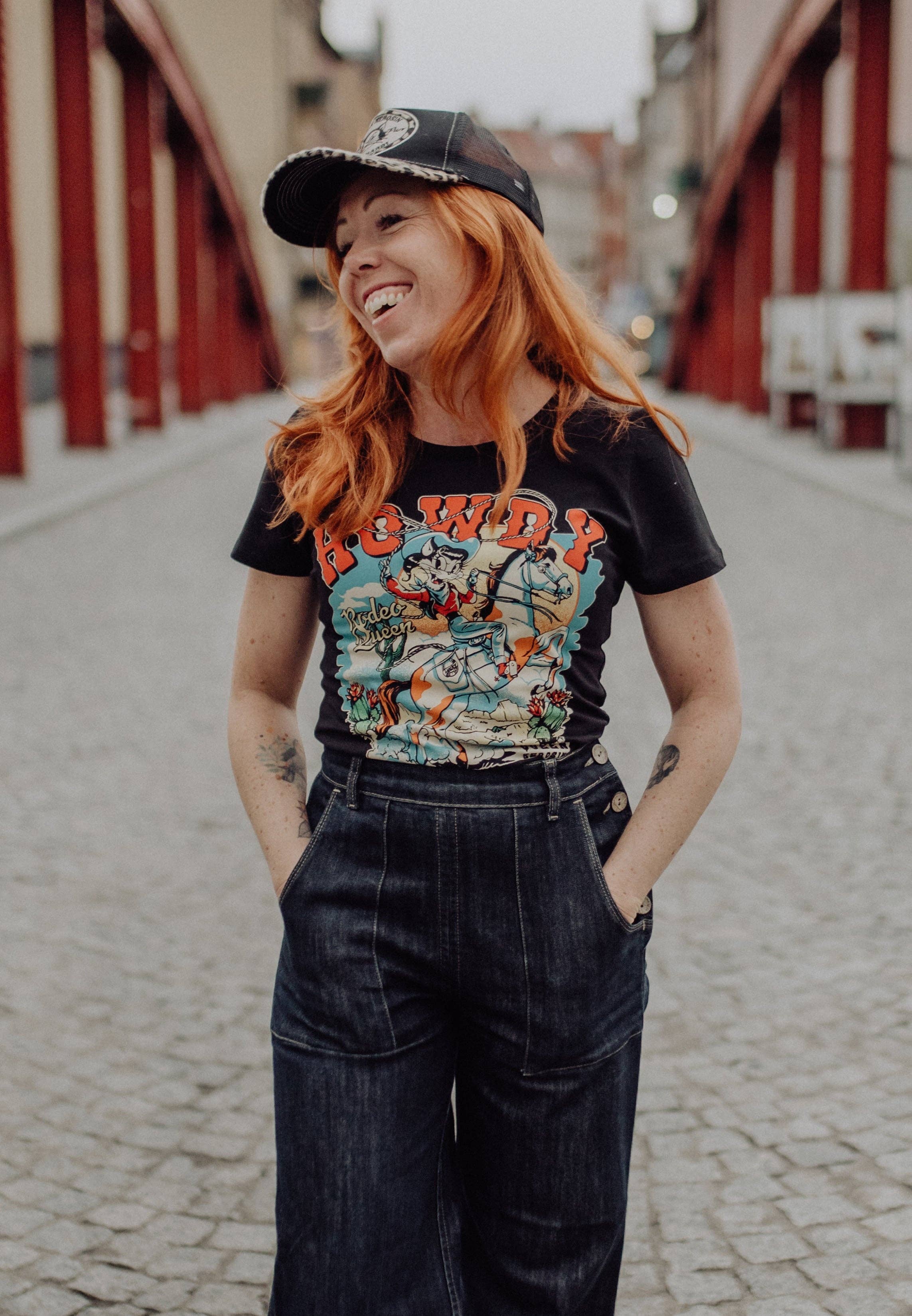 Schwarz T-Shirt «Howdy» für den Großhandel auf Faire0